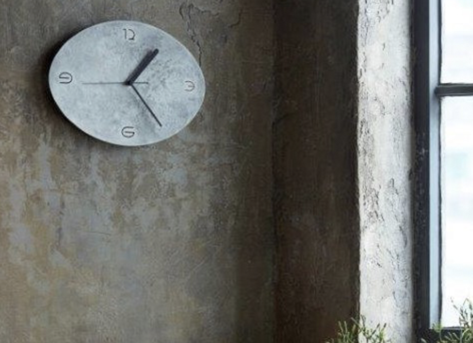 【開店祝いにおすすめ】唯一無二の真鍮の壁掛け時計 個性的なオーバルデザイン