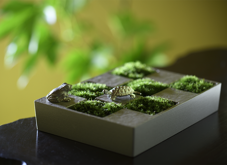 【新築祝いにおすすめ】市松庭園 花器　〜高岡銅器の錫製オブジェ〜　苔を育てるのもいいですね