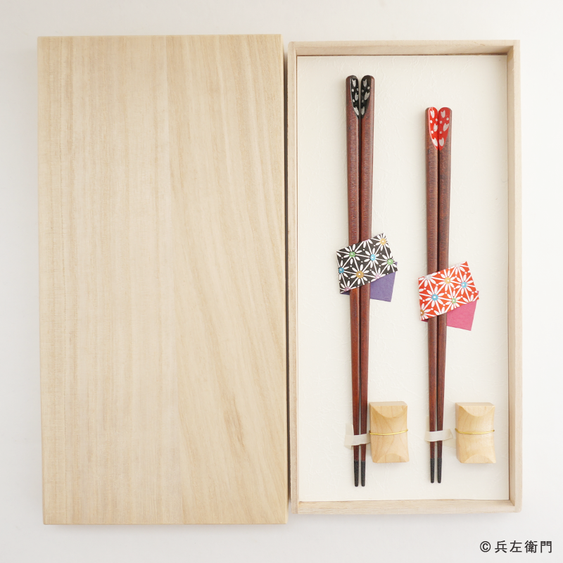 天削桜 夫婦箸セット 箸置き付き 桐箱入り～お祝いに名入れお箸 - 日本 