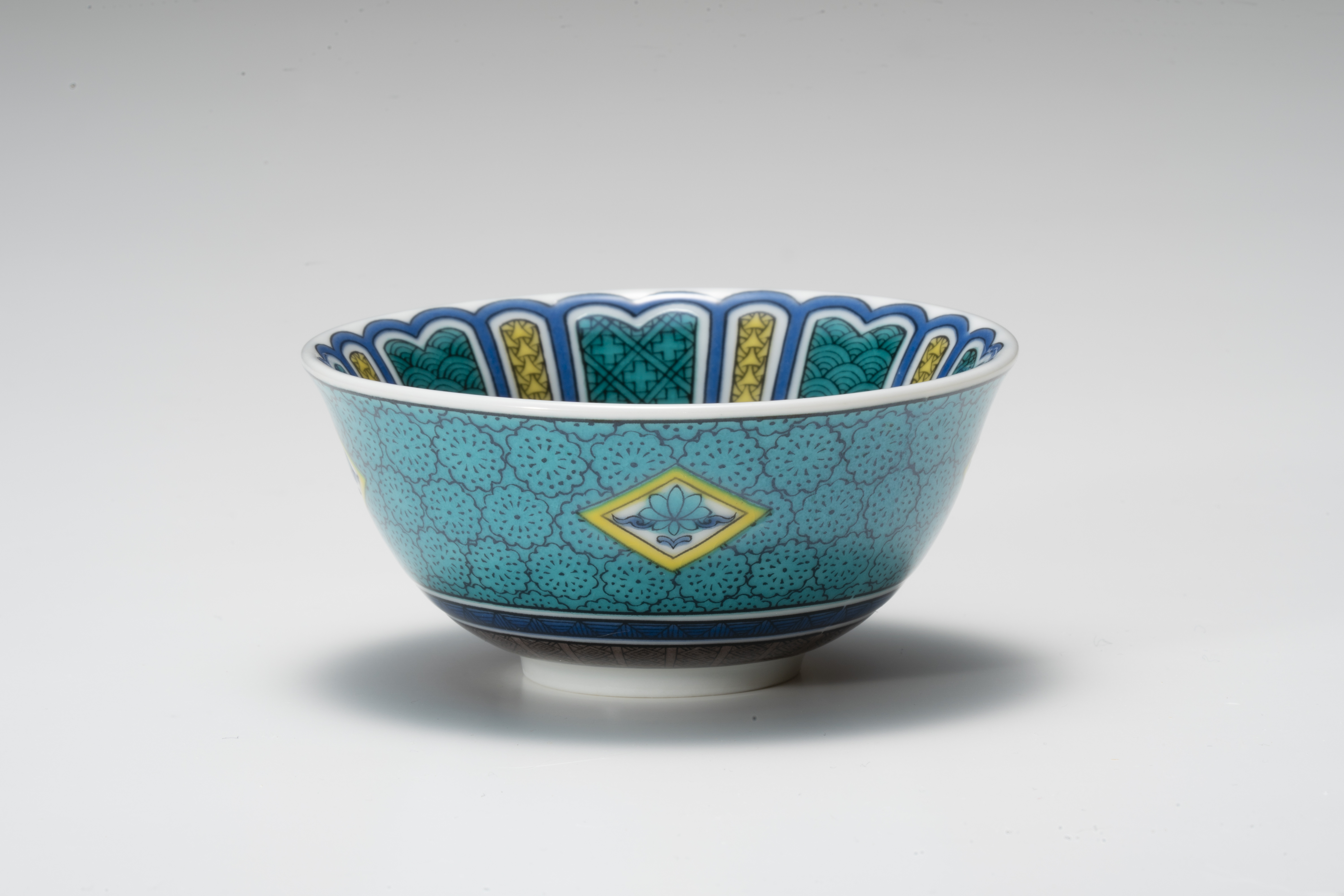 E*y様 九谷焼　吉田屋 椿　３.５号香炉　泉峯窯 （新品） 堪能や限定】鏑木商舗オリジナル 盃 吉田屋椿〜九谷焼 - 日本製