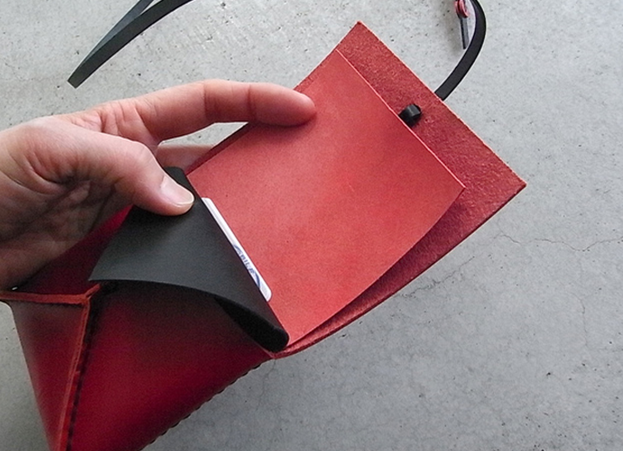 手縫いレザー縦巻きウォレット 〜上質な牛革のコンパクト財布〜 名入れ可　urushiレッド構造