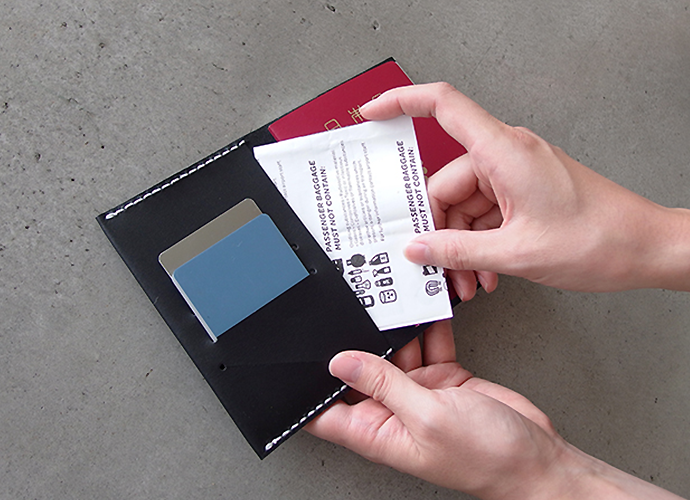 KAKURA レザーパスポートカバー 内ポケット　日本製