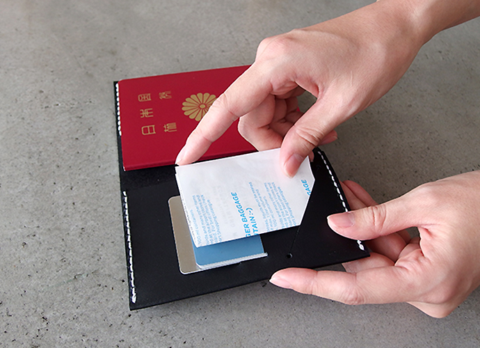 KAKURA レザーパスポートカバー 斜めポケット　日本製
