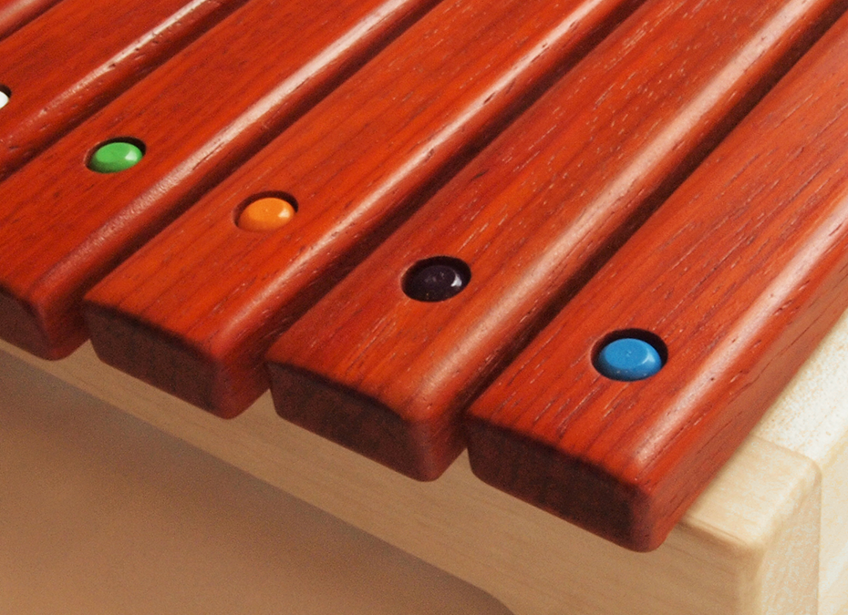 出産祝いにおすすめ　情操教育　高級おもちゃ　日本製木琴　GRILLO（グリッロ）色分けされた音板