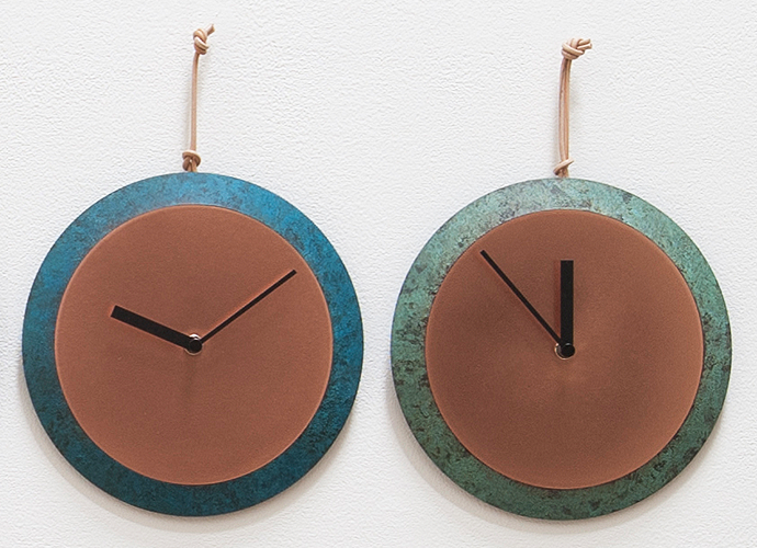 革紐と銅の掛け時計：tone_clock　青　緑