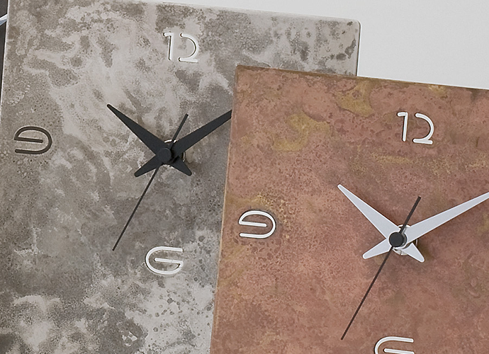 真鍮の置き時計：time and space(スタンド大）　真鍮　質感