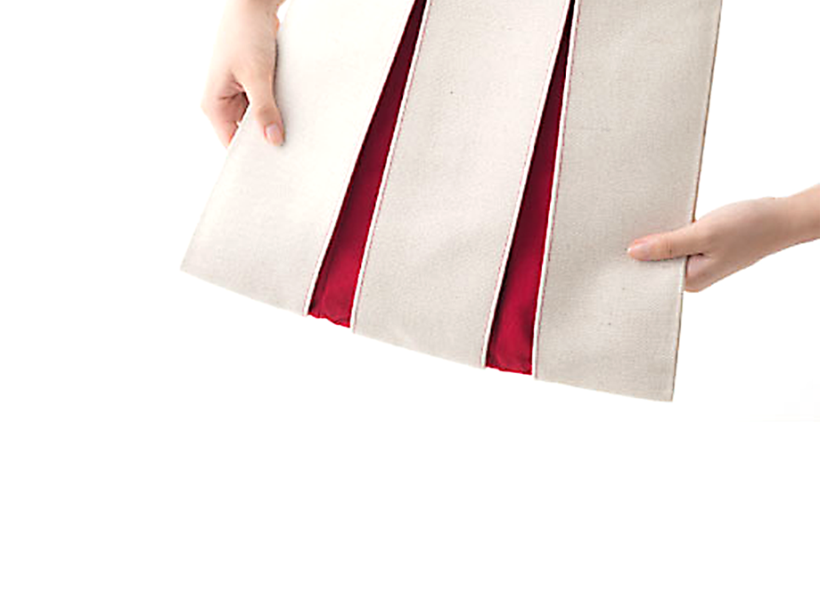 和服などの日本古来からの“重ねの文化”に想を得て作られたバッグ