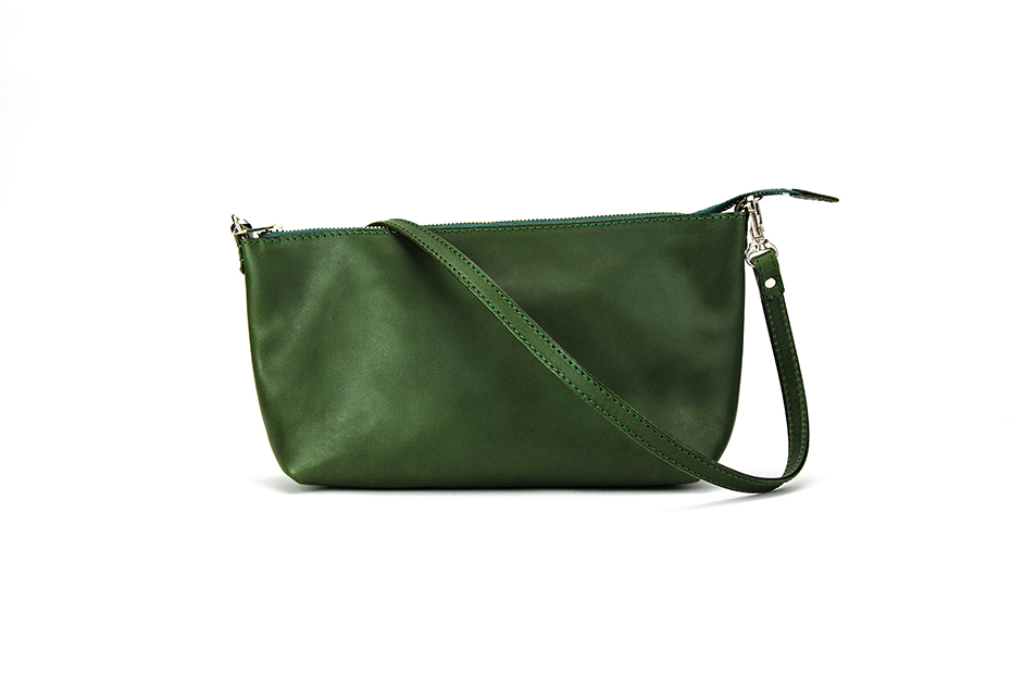 シンプルなショルダーバッグ 〜上質な日本製革小物〜 名入れ可　バッグと同色の革紐