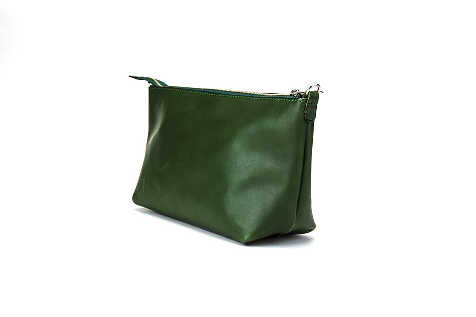 シンプルなショルダーバッグ 〜上質な日本製革小物〜 名入れ可　おすすめです！